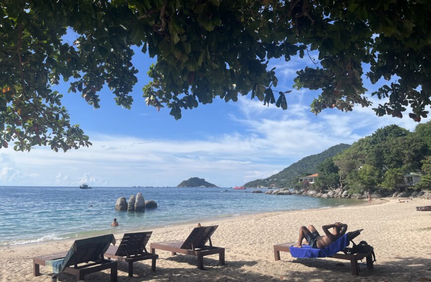 Staying at the Beach Club Hotel, Koh Tao
